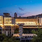 Отель Grand & Therme